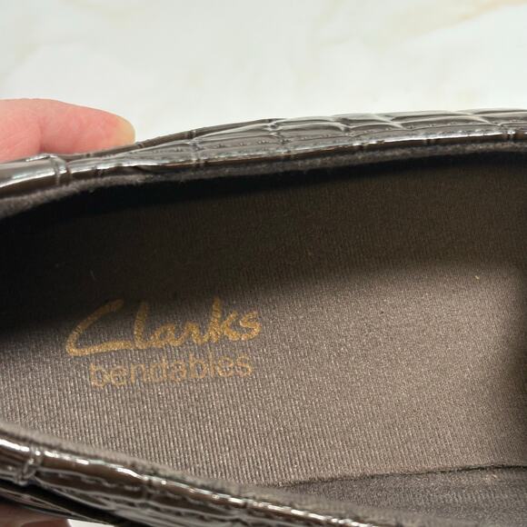 Clarks Bendables Brown Croc Embossed Loafers Comfort Slip-On Size 9.5M - Picture 13 of 14